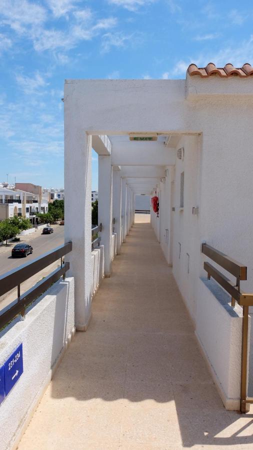 Amore Hotel Apts Paralimni Exteriér fotografie