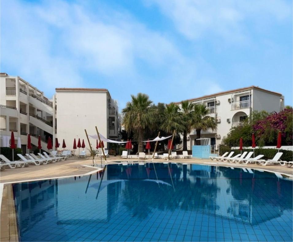 Amore Hotel Apts Paralimni Exteriér fotografie