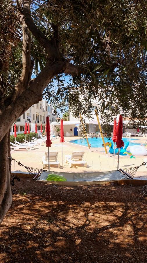 Amore Hotel Apts Paralimni Exteriér fotografie